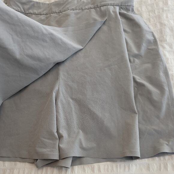 Athletic Planner Skort in Light Grey | Size 6 - Picture 5 of 8